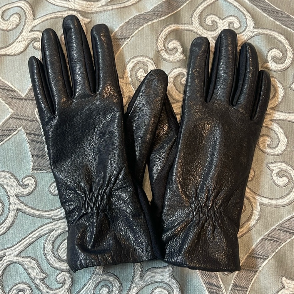 Isotoner gloves.